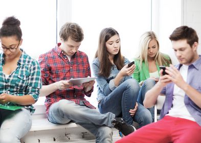 Ein neues Forschungsprojekt des Instituts für Psychologie befasst sich mit der WhatsApp-Kommunikation Jugendlicher.