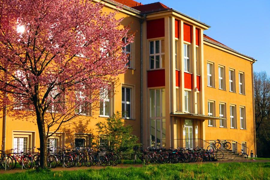 Main entrance and front view of the institute building in Johannisallee