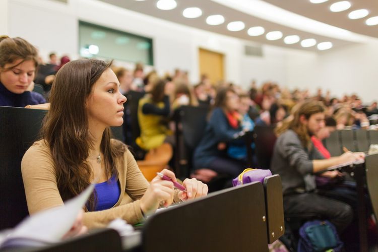 Studierende im Hörsaal