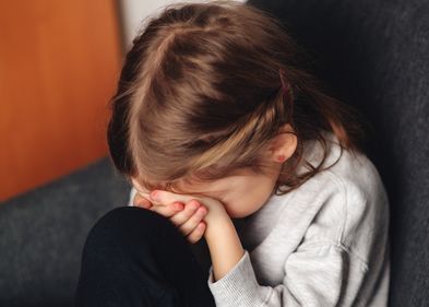 Eine neue Studie bestätigt, dass Kindesmisshandlung mit der allgemeinen Erwachsenen-Alexithymie zusammenhängt.