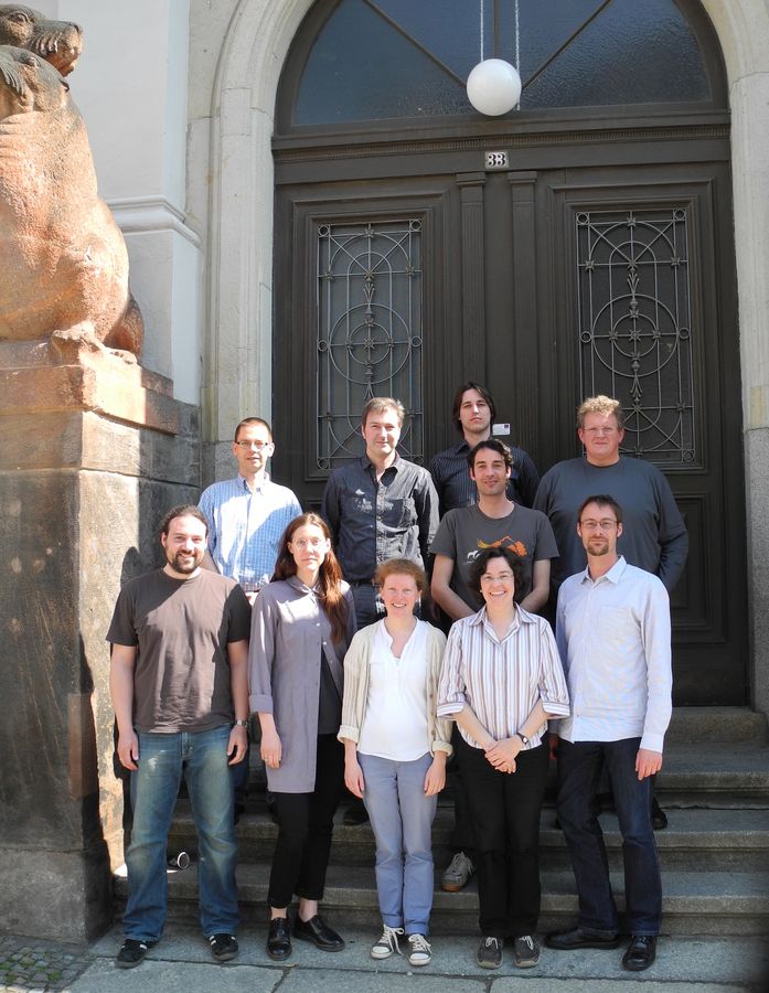 zur Vergrößerungsansicht des Bildes: Das Foto zeigt die Teilnehmenden des von der DFG geförderten Meetings