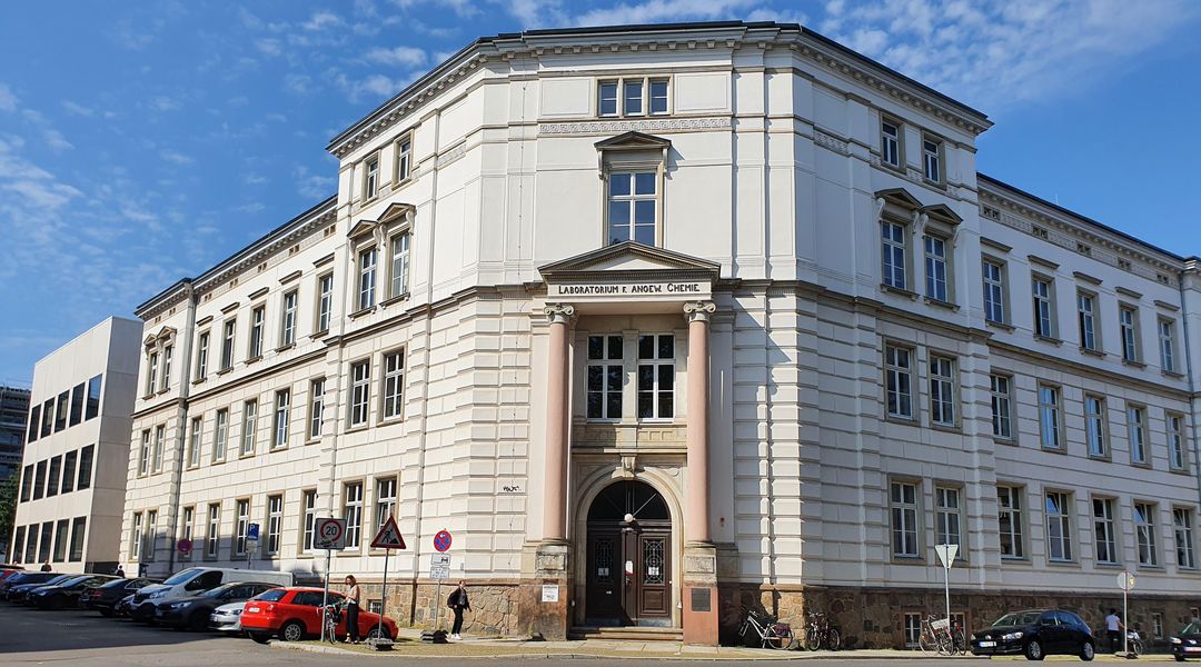 Institut für Biochemie, Hauptgebäude