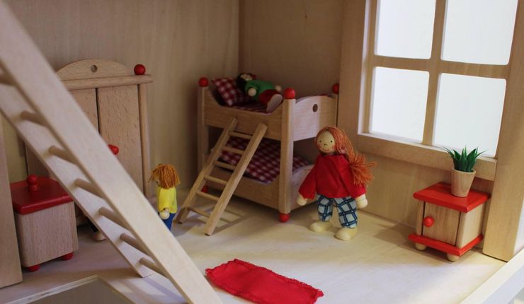 Photo of the interior of a dollhouse. 