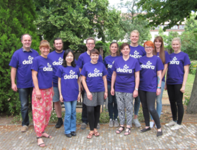 Die Mitglieder der AG Zellbiologie haben sich für ein Gruppenfoto aufgestellt