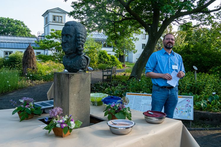 Prof. Dr. Christian Wirth im Botanischen Garten; Foto: Wolfgang Teschner