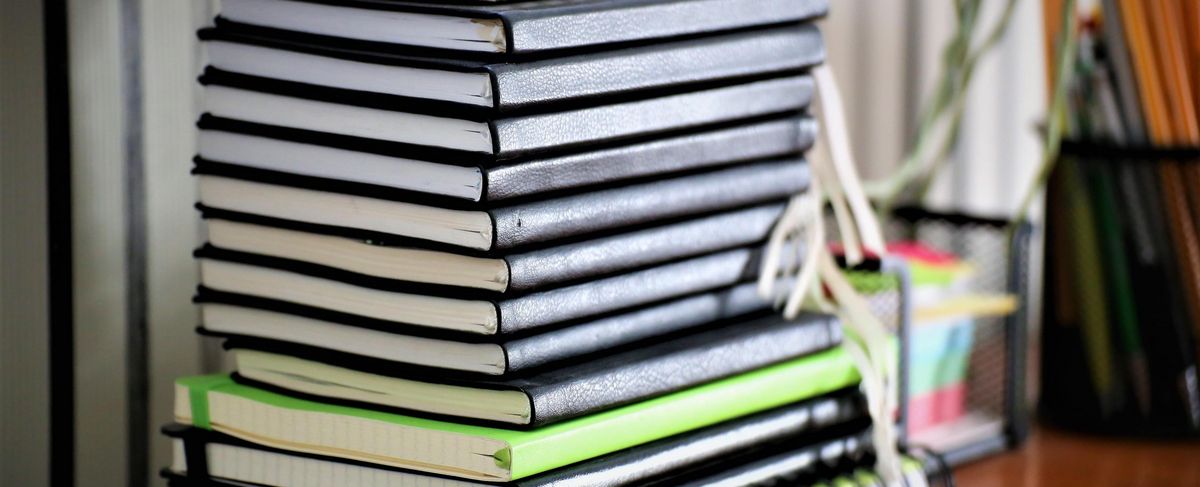 zur Vergrößerungsansicht des Bildes: Stapel mit Bücher