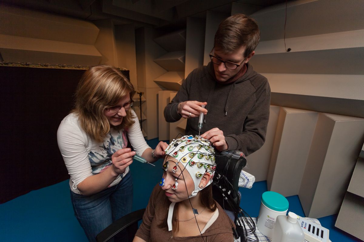 enlarge the image: Neurobiology students preparing a subject for EEG recording
