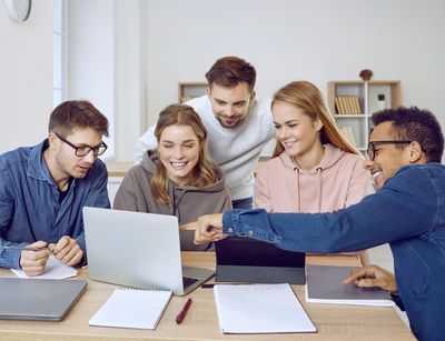 Auf dem Bild sind Zusammenhänge zwischen Fachinteresse und Selbstkonzept zu sehen,