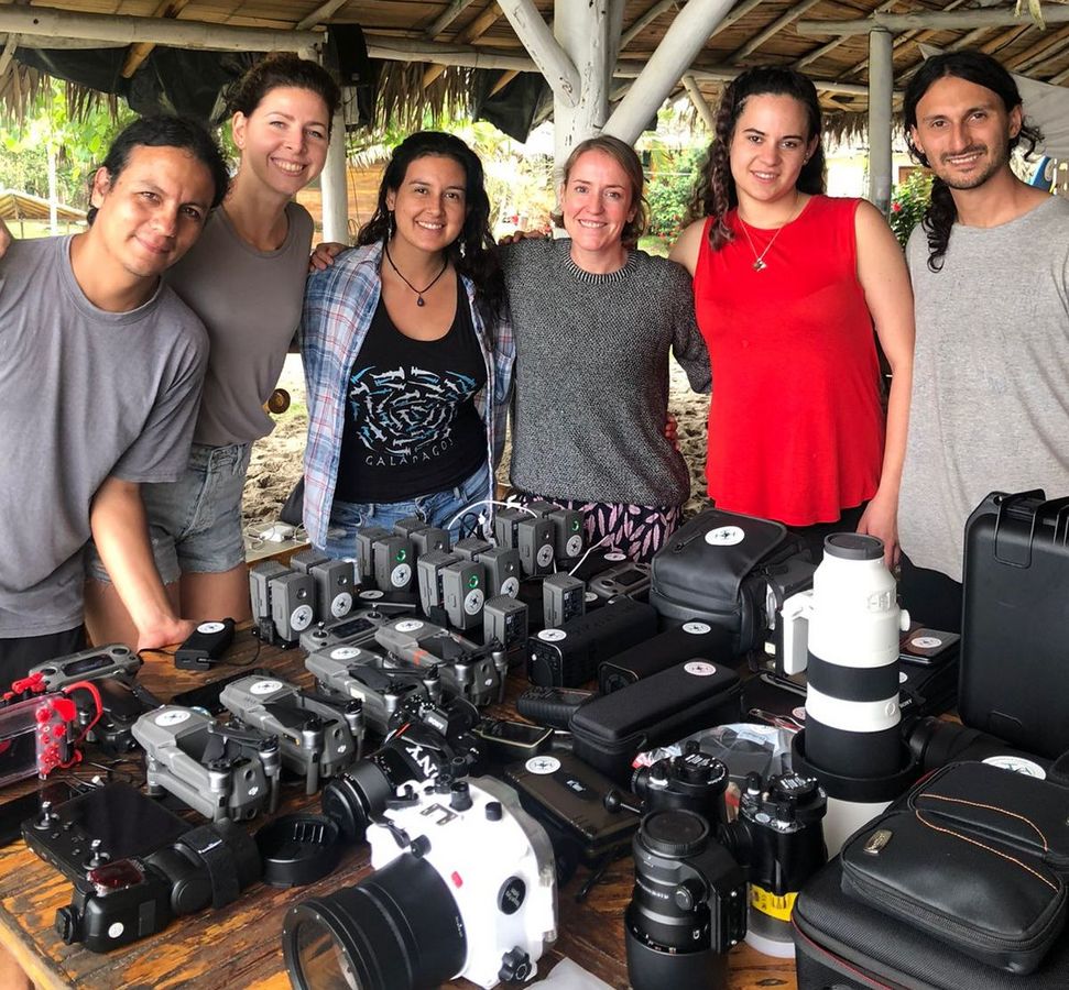 zur Vergrößerungsansicht des Bildes: Team und Equipment auf Galapagos
